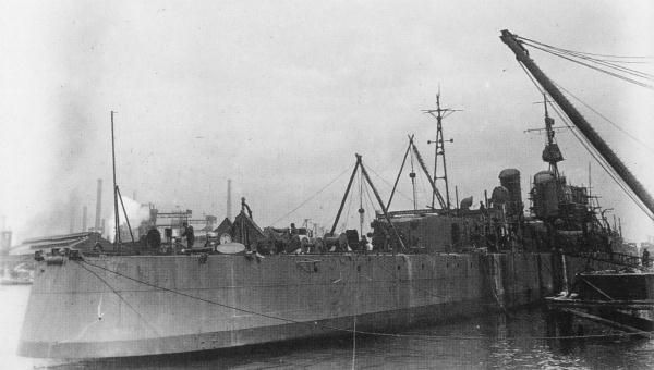 Japanese destroyer Akishimo