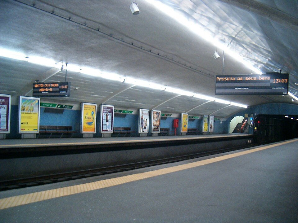 Arroios station