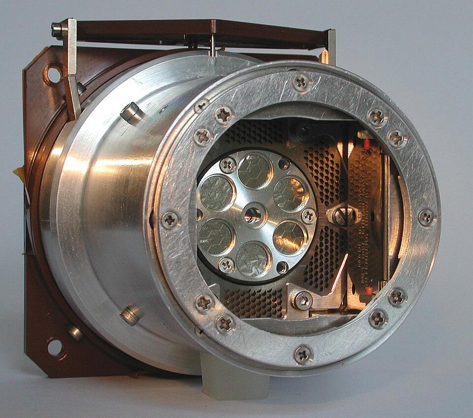 alpha particle X-ray spectrometer