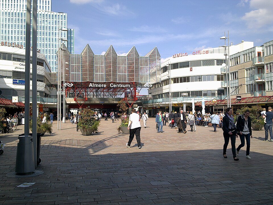 Almere Centrum railway station