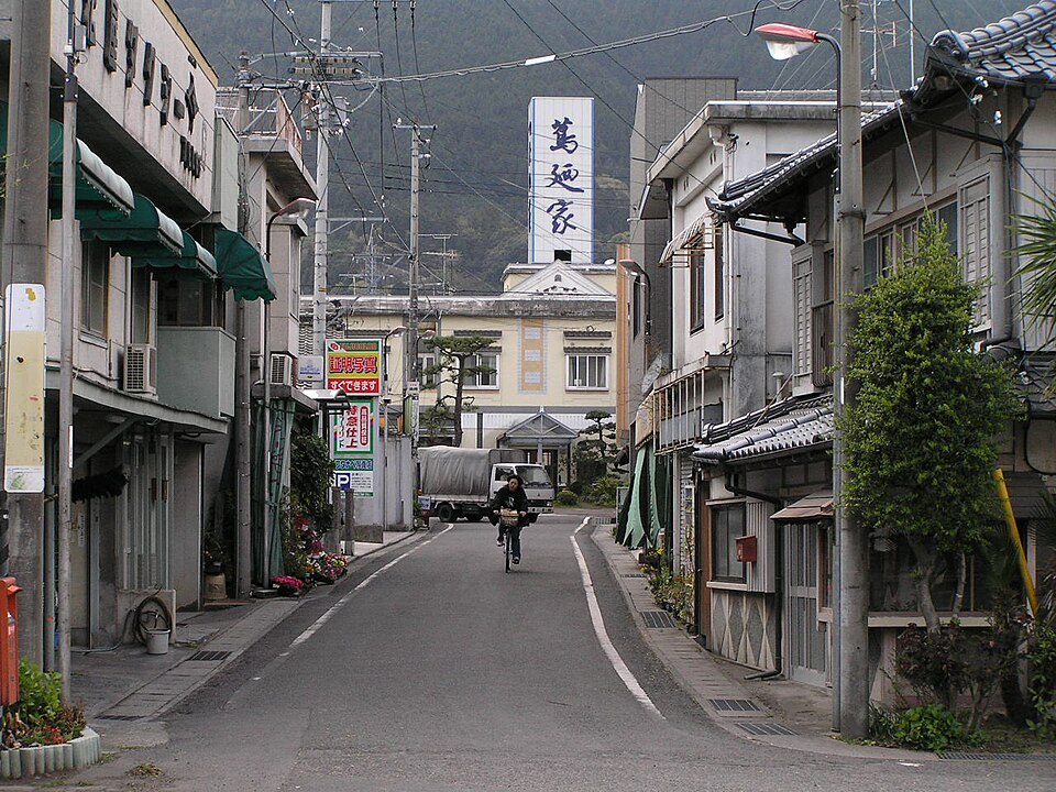 Shikokuchūō-shi
