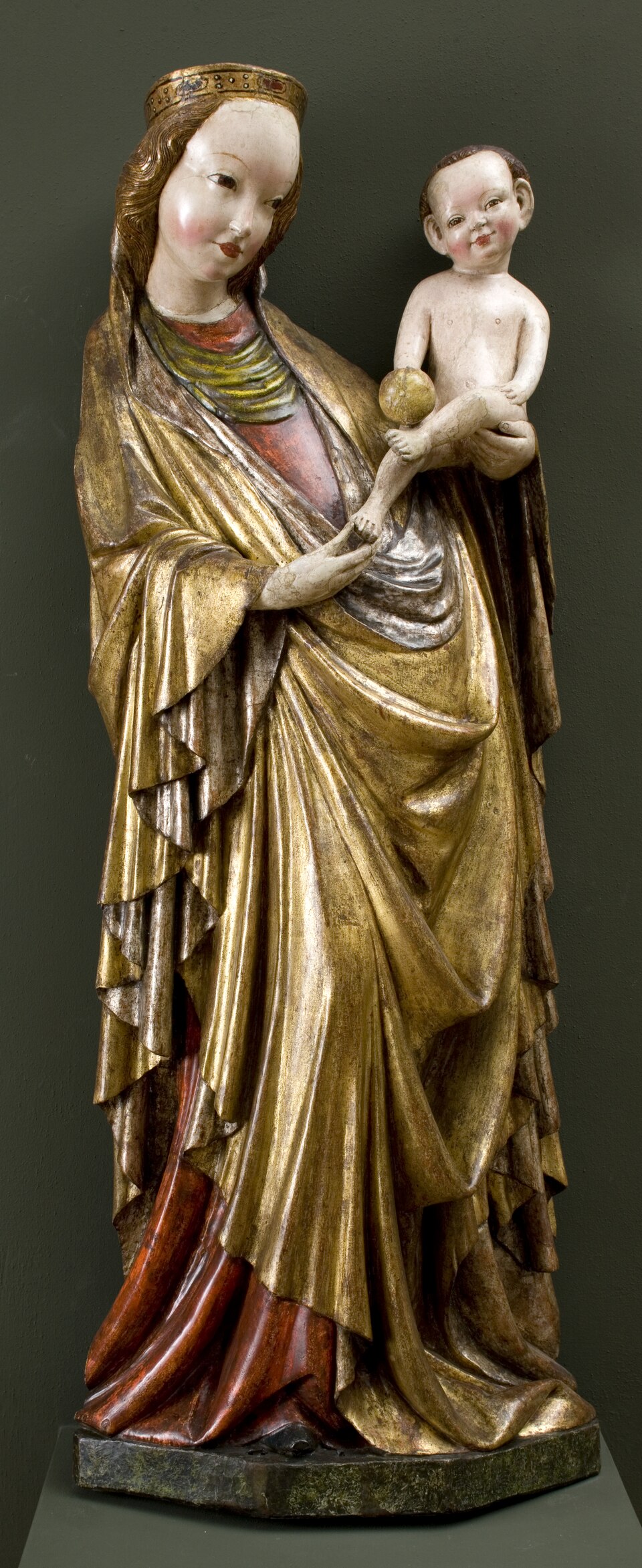 statue